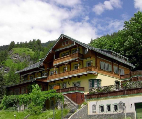 Гостиница Hotel Kaiservilla  Хайлигенблут
